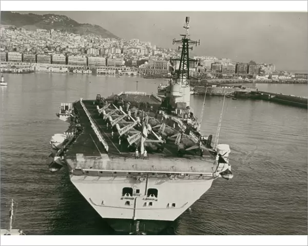 HMS Hermes (R12) entering Algiers Harbour, August 1960