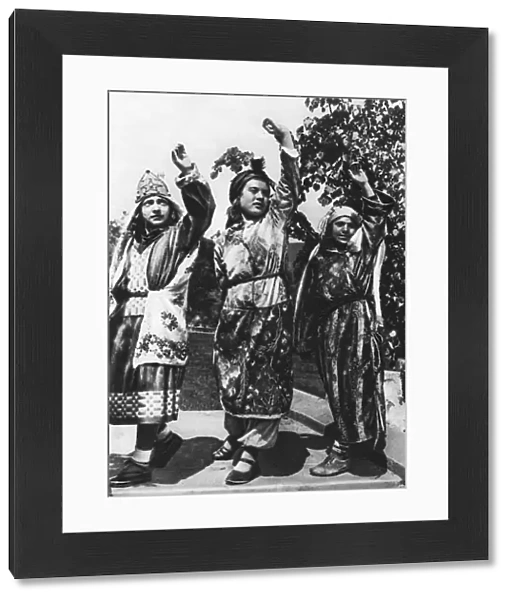 Soviet Armenia - Kurdish Girls - Traditional Dance