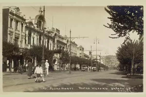 Chile - Valparaiso - Avenue Pedro Montt, Teatro Victoria