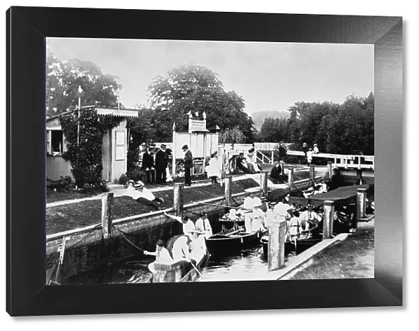 Busy scene at Shiplake Lock on the River Thames