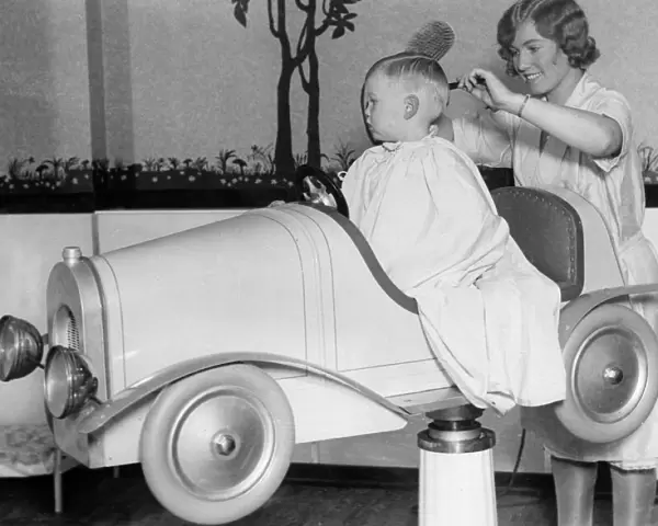 Boy  /  Hairdressers 1930S