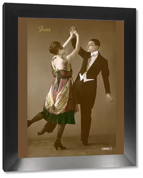 USA - A stylish 1920s couple Jazz dancing