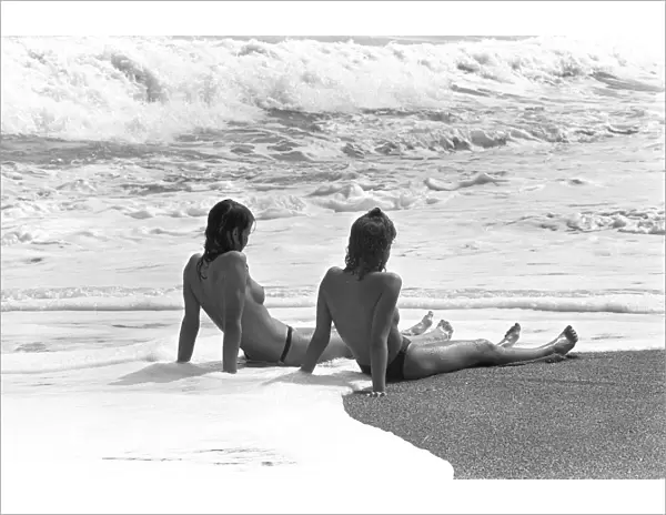 Topless girls, Costa del Sol