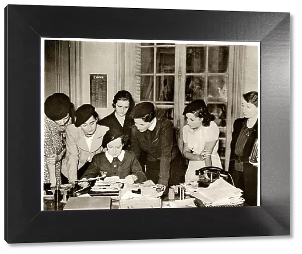 French women signing up for war work, September 1939
