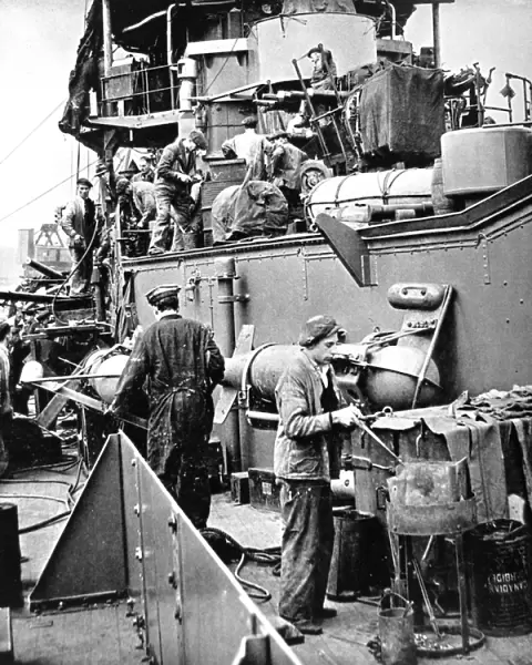Dockyard Workers on board HMS Coventry, Second World War