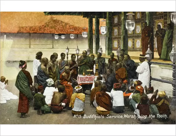 Kandy - Sri Lanka - Worshipping the tooth relic