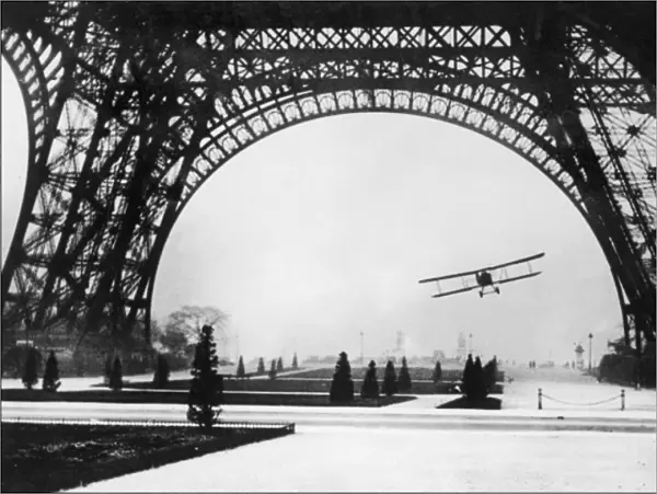 Paris  /  Eiffel Tower 1926