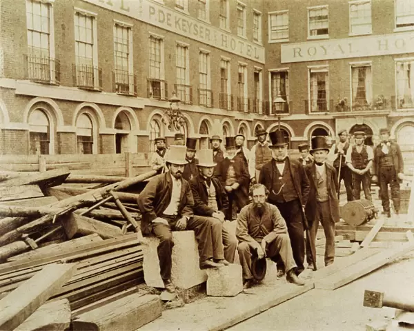Group of workers on Blackfriars Bridge site