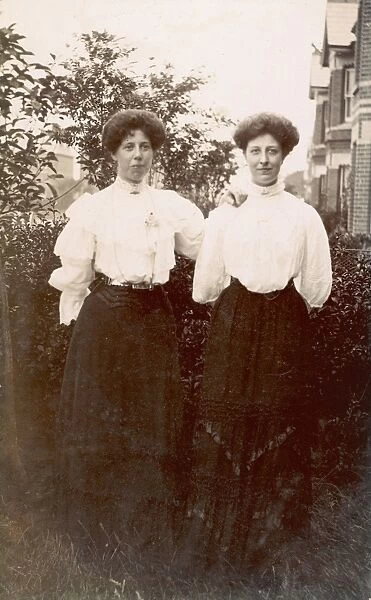 Adult Sisters  /  Twins 1900