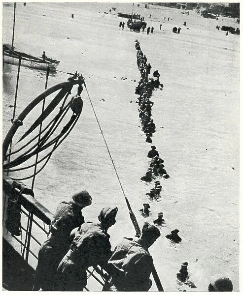 British troops evacuating from Dunkirk, WW2