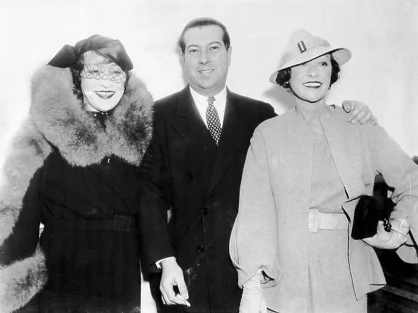 The Dolly Sisters arrive in New York