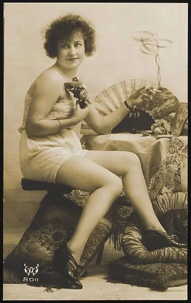 Female Type  /  Smoking 1920