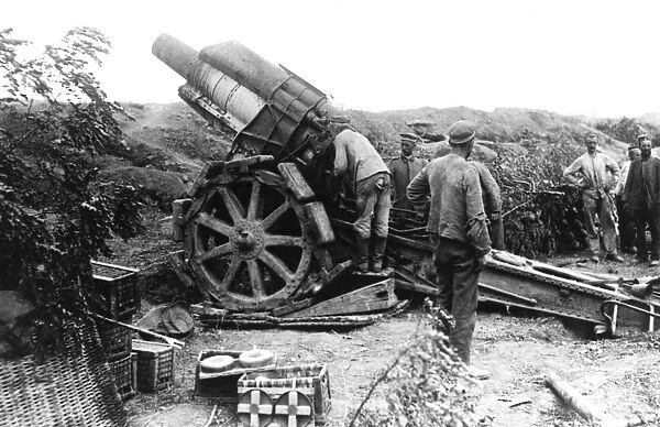 German 21cm howitzer in action, France, WW1