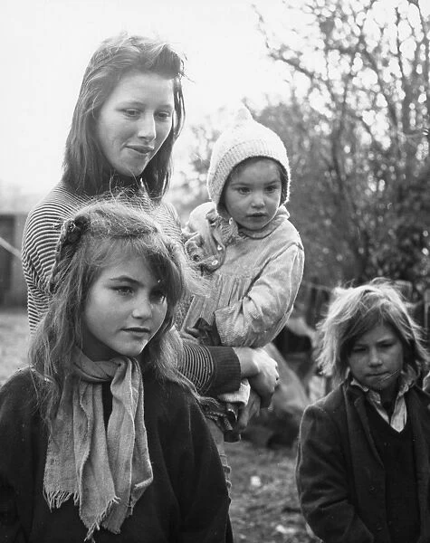 Gipsy family, mother and three children, Surrey