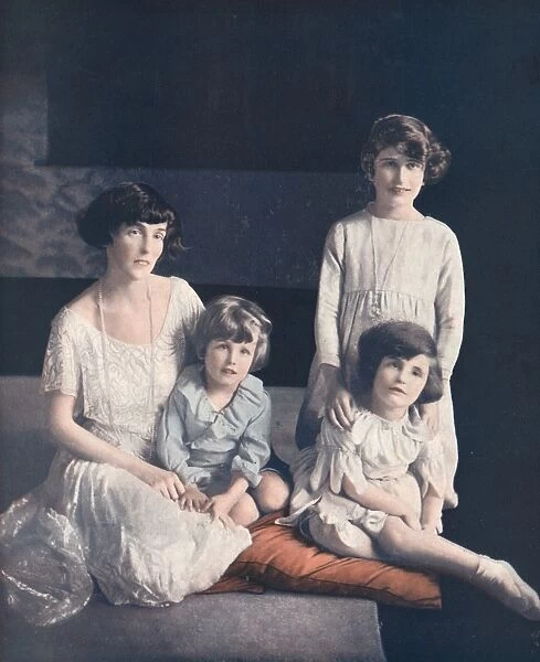 Lady Glamis and children