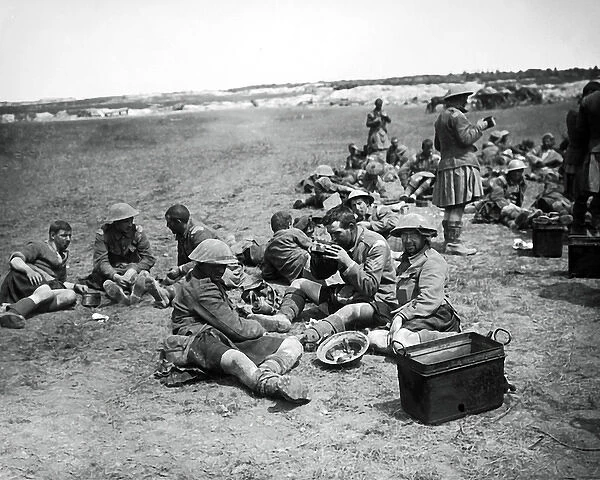 Men of the Black Watch having breakfast, WW1