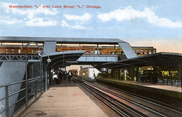 Metropolitan L over Lake Street, Chicago, Illinois, USA