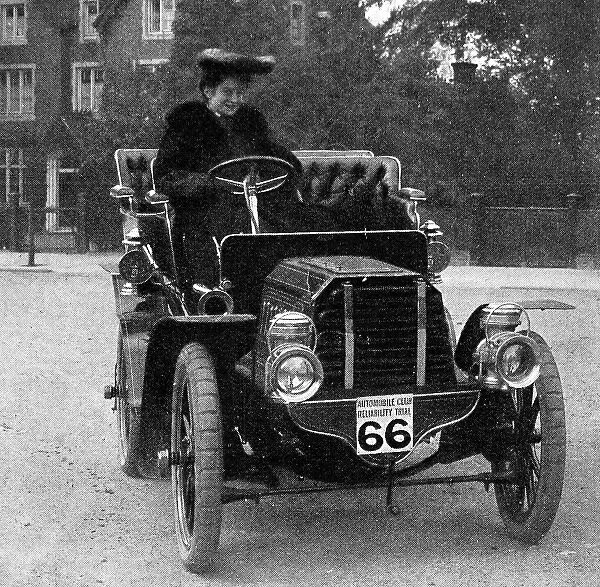 Miss Dorothy Levitt & 12h. p. Gladiator car