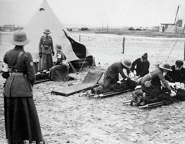 Nurses Yeomanry Corps apply first aid behind the front line