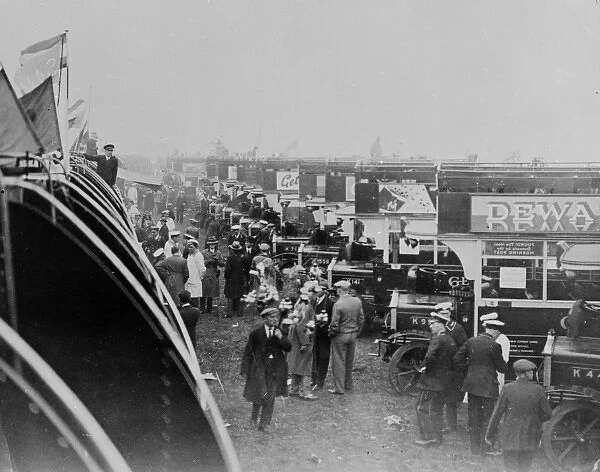 Open-topped buses at the Epsom Derby, 1933
