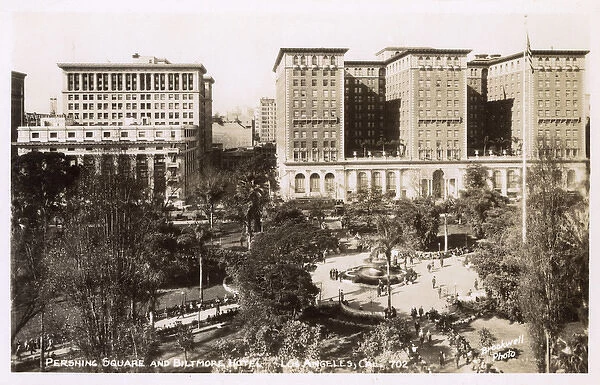Pershing Square with Biltmore Hotel, Los Angeles, USA