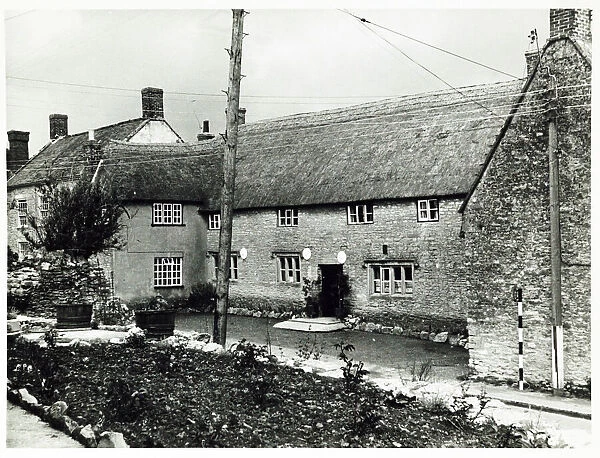 Photograph of White Hart PH, Sherborne, Somerset