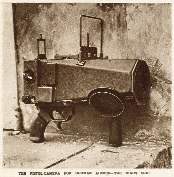 A pistol-camera of the type used by German airmen during the First World War to provide