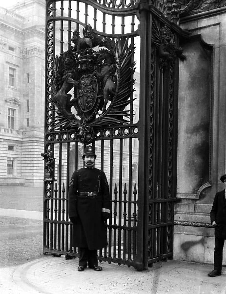 Policeman on duty outside Buckingham Palace, London