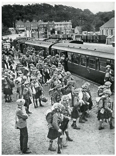 Scottish soldiers leaving for war in France, Sept 1939