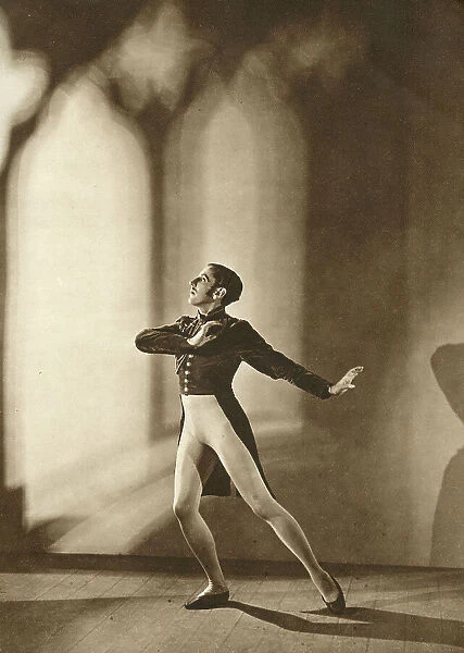 Sir Frederick Ashton, ballet dancer in Apparitions