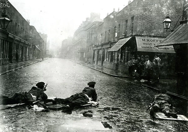 Soldiers lie in road, Sidney Street Siege, London