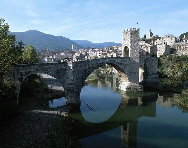 Spain. Catalonia. Besalu. Medieval bridge over the river Flu
