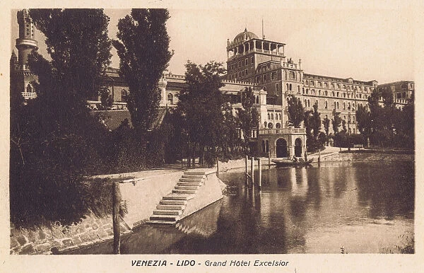 A view of the Hotel Excelsior from the entrance on the canal