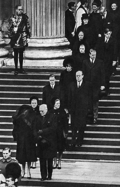 Winston Churchills funeral, the Churchill family leaving St