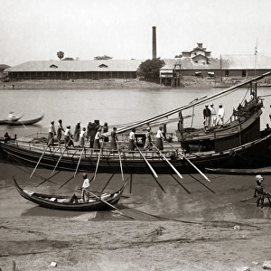 Burma (Myanmar) circa 1890 - Burmese paddy boat