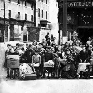 Children collecting paper to aid war effort, Walton, Essex