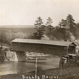 Covered bridge, Buffalo Creek, Elma, New York State, USA