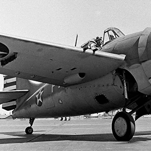 Grumman F4F-3 Wildcat (running-up)