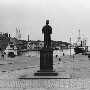 The Harbour in Stavanger - Statue of Alexander Kielland