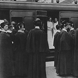 Hospital nurses boarding a train to Portsmouth during WWI