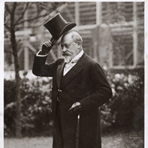 King Edward VII raising his hat