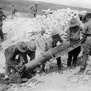 Loading a trench mortar, Western Front, France, WW1
