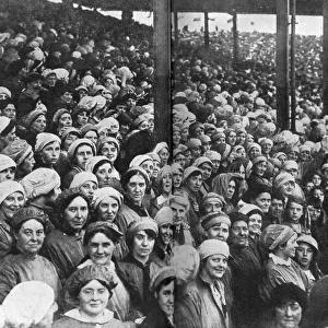 Munition workers watch Royal Investiture on Clydeside, WW1