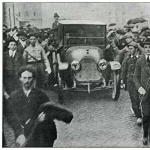 Mussolini arrives triumphantly in Rome 1922