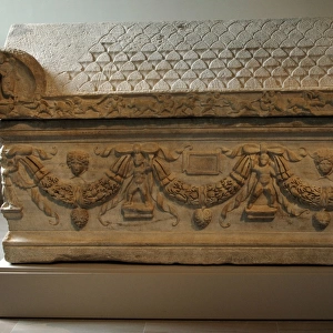 Roman Art. Marble sarcophagus with garlands. Ca. 200-225