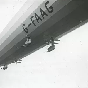 Under view of airship R. 33 (G-FaG) carrying aeroplanes