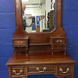 White Star Line, RMS Olympic, oak dressing table
