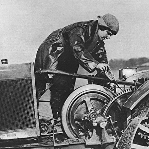 A woman tractor driver during WW1