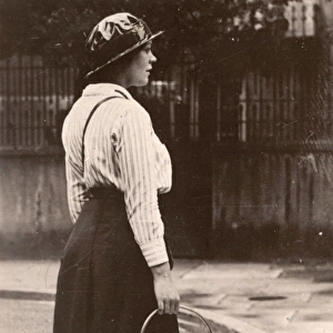 Women WW1 Work Milk Woman