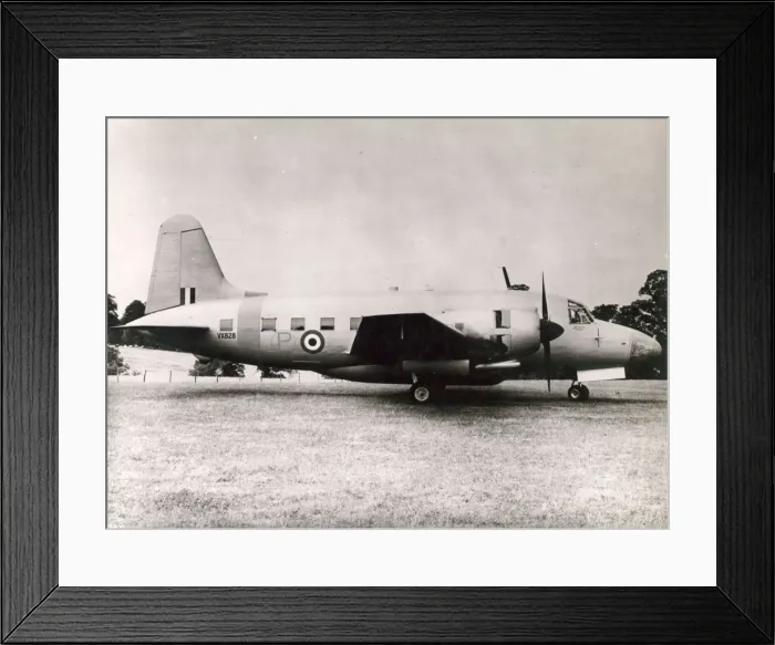 Framed Print : The prototype Vickers Type 668 Varsity, VX828 Framed Print : The prototype Vickers Type 668 Varsity, VX828